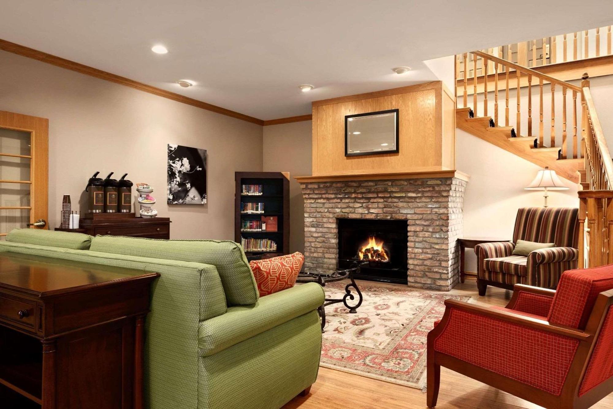Country & By Radisson, Clinton, Ia 3*