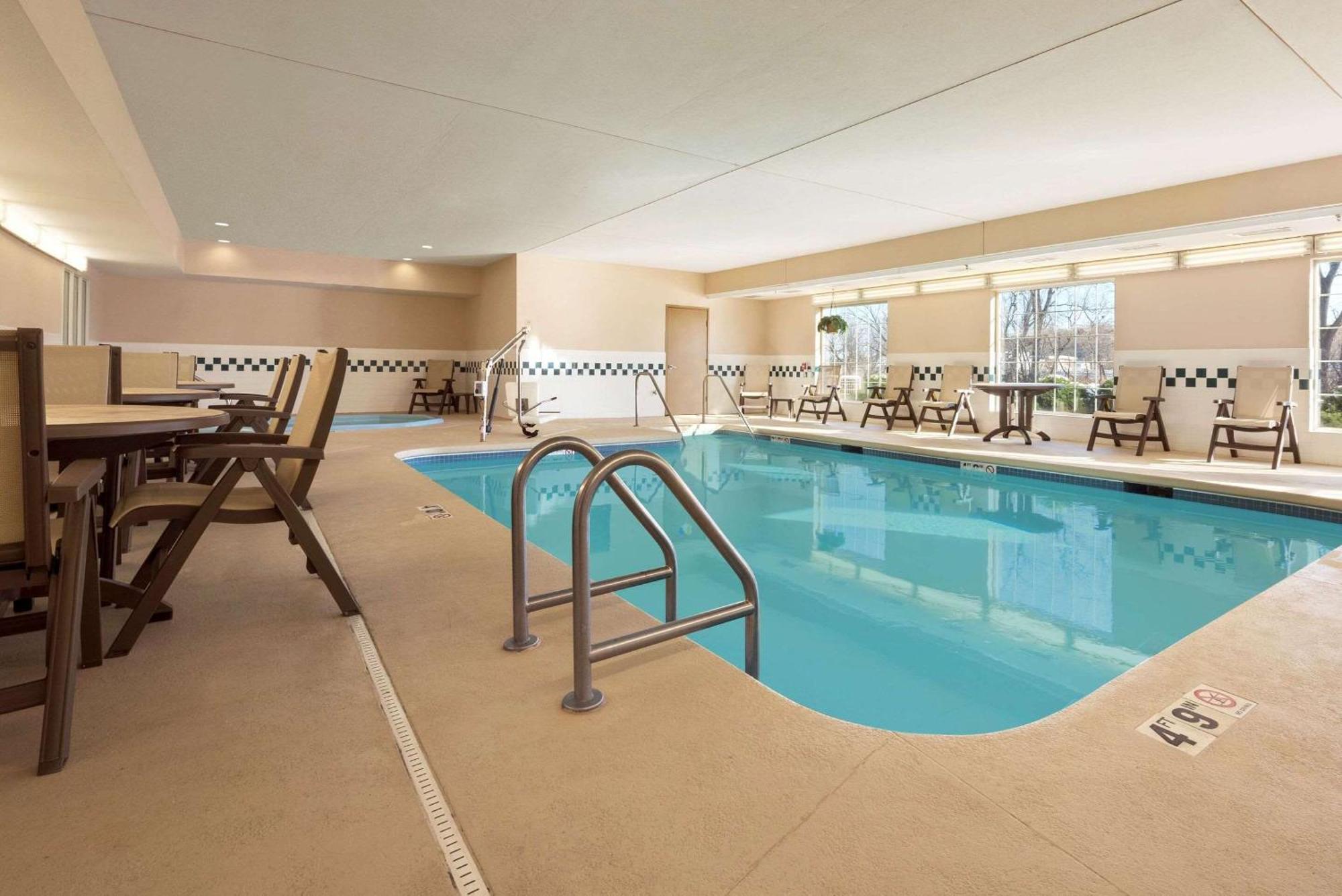 Country & By Radisson, Clinton, Ia Hotel 3*
